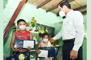 Chủ tịch UBND TPHCM Phan Văn Mãi: "Thành phố sẽ chăm lo các cháu"