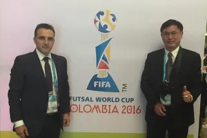 Cựu HLV trưởng đội tuyển futsal Việt Nam Bruno Garcia và Trưởng đoàn Trần Anh Tú tại World Cup 2016. Ảnh: ANH TRẦN