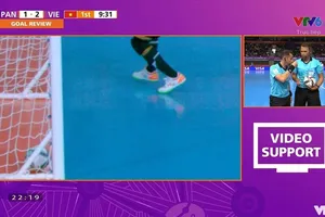Góc máy quay chậm lại tình huống bàn thắng không được công nhận của Hồ Văn Ý. Ảnh: CHỤP MÀN HÌNH