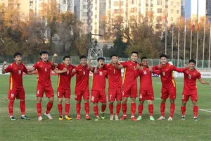 U22 Việt Nam ăn mừng bàn thắng của Thanh Minh. Ảnh: NHẬT 