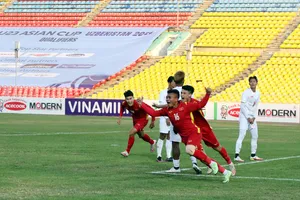 Thanh Minh ăn mừng bàn thắng vào lưới U22 Myanmar. Ảnh: NHẬT ĐOÀN