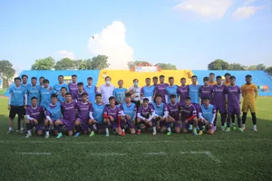 Lãnh đạo VFF và chủ nhà Becamex Bình Dương gặp mặt động viên U22 Việt Nam. Ảnh: HỮU THÀNH 