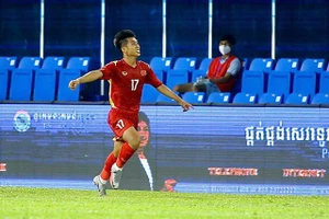 Nguyễn Trung Thành ăn mừng bàn thắng vào lưới U23 Thái Lan