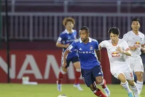 Yokohama F.M. thể hiện sự đẳng cấp trước HAGL. ẢNH: DŨNG PHƯƠNG