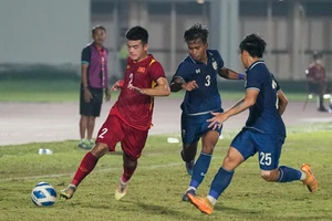 U19 Việt Nam "nắm tay" U19 Thái Lan vào bán kết Giải U19 Đông Nam Á 2022. ẢNH: PHAN HỒNG