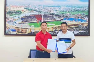 HLV Vũ Hồng Việt tái xuất V-League trong vai trò dẫn dắt Nam Định