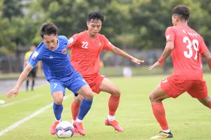 Đắk Lắk và Bình Phước đang vật lộn trong cuộc chiến trụ hạng. ẢNH: DŨNG PHƯƠNG