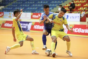 Các cầu thủ futsal Đà Nẵng bất ngờ thua đậm đội cuối bảng Tân Hiệp Hưng. ẢNH: ANH TRẦN