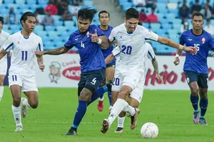 Philippines (áo trắng) được dự đoán sẽ thắng đậm Brunei. ẢNH: AFF