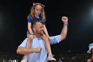 Niềm vui chiến thắng của HLV Mano Polking. ẢNH FAT