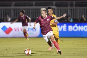 Võ Huy Toàn cùng các cầu thủ TPHCM đã nhận thất bại thứ 3 liên tiếp từ đầu V-League 2023. ẢNH: DŨNG PHƯƠNG 