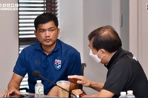 Hiệp hội Bóng đá Thái Lan và ban huấn luyện U22 Thái Lan đã có cuộc họp kỹ thuật vào hôm 11-4. ẢNH: FAT.