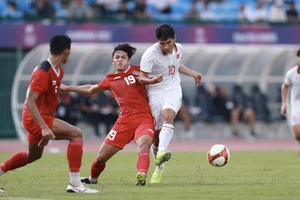 U22 Indonesia đánh bại U22 Việt Nam để giành vé vào chơi trận chung kết SEA Games 32. ẢNH: DŨNG PHƯƠNG 