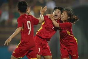 Niềm vui chiến thắng của các nữ tuyển thủ U20 Việt Nam. ẢNH: MINH HOÀNG 
