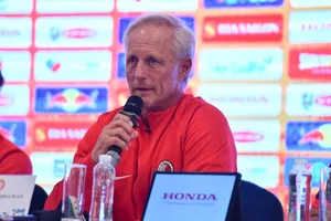 HLV Jorn Andersen của đội tuyển Hồng Kông (TQ) đánh giá cao đội chủ nhà Việt Nam. ẢNH: NGUYỄN GIANG 