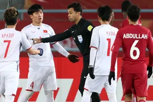 Trọng tài Muhammad Taqi điều khiển trận bán kết Giải U23 châu Á 2018 giữa U23 Việt Nam và U23 Qatar. ẢNH: ANH KHOA 