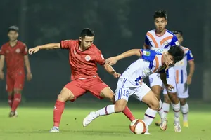 PVF (áo đỏ) và BR-VT quyết tâm giành 3 điểm để có thể hướng đến mục tiêu cho riêng mình. ẢNH: MINH HOÀNG 