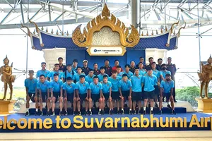 U23 Việt Nam háo hức khi đặt chân đến sân bay quốc tế Suvarnabhumi (Thái Lan). 