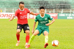 Chiến thắng trước Phù Đổng không thể giúp Long An tiếp tục cuộc đua giành vé thăng hạng V-League. 