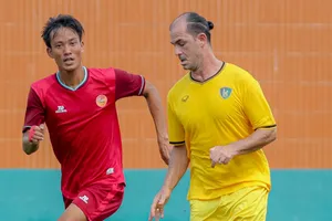 Huỳnh Kesley (áo vàng) cùng Định Hướng Phú Nhuận chuẩn bị cho Giải hạng Ba quốc gia 2023. 