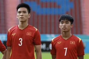 Nguyễn Lương Tuấn Khải (trái) và Vi Đình Thượng nằm trong nhóm 8 cầu thủ sang Nhật Bản tập luyện trong gần 10 ngày. 