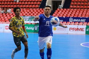 Quả bóng bạc futsal Việt Nam 2023 Khổng Đình Hùng có trận ra mắt thành công ở Thái Lan. 