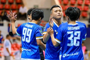 Niềm vui của Khổng Đình Hùng khi có bàn thắng đầu tiên ở Giải futsal hạng Nhất Thái Lan. ẢNH: IMANE FUTSAL 