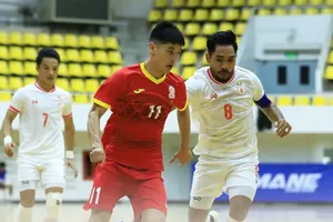 Myanmar (áo trắng) đón nhận thất bại trước Kyrgyzstan ở trận giao hữu cuối cùng trước vòng chung kết Giải futsal châu Á 2024. 