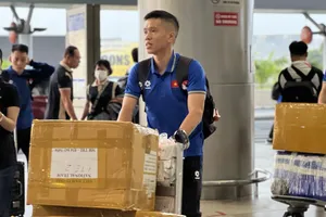 Phạm Đức Hòa cùng đồng đội lên đường sang Thái Lan tham dự vòng chung kết Giải futsal châu Á 2024. ẢNH: TÂM HÀ 