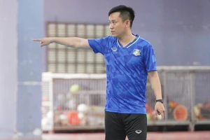 Cựu tuyển thủ Trần Văn Vũ được bổ nhiệm làm trợ lý HLV tại đội tuyển Futsal nữ Việt Nam. ẢNH: ANH TRẦN