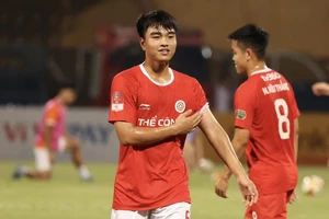 Đội trưởng Nguyễn Công Phương của U19 Việt Nam tham dự kỳ thi tốt nghiệp THPT năm 2024. 