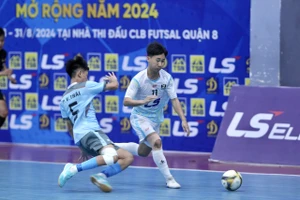 U20 Thái Sơn Nam TPHCM (áo trắng) giành chiến thắng với tỷ số 8-1 trước U20 Sahako. ẢNH: DŨNG PHƯƠNG 