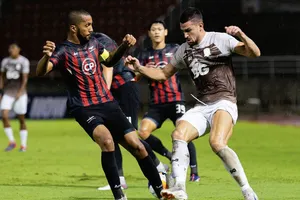 Bangkok Utd (áo đen đỏ) giành chiến thắng ở trận ra quân AFC Champions League Two 2024-2025. 