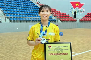 Cựu binh Trần Thị Thùy Trang đoạt danh hiệu Vua phá lưới Giải futsal nữ VĐQG 2024. 