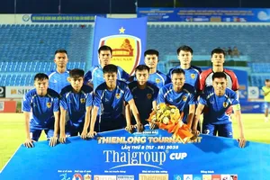 Đội Quảng Nam tham dự một giải giao hữu trong bối cảnh có nguy cơ bị sáp nhập. 