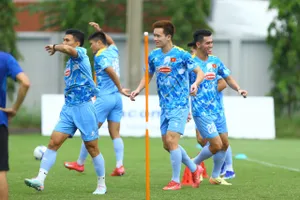 Tiền vệ Hoàng Đức trở lại tập luyện cùng đội tuyển Việt Nam. ẢNH: AN TÔ