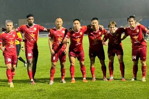 Niềm vui của Lê Viktor cùng các đồng đội tại Hà Tĩnh. ẢNH: TÂM HÀ