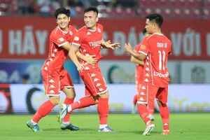 Niềm vui của các cầu thủ Hải Phòng. ẢNH: ANH TRẦN 