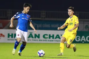 Becamex TPHCM đón nhận thất bại đáng tiếc trước đội chủ nhà SLNA. ẢNH: TÂM HÀ 