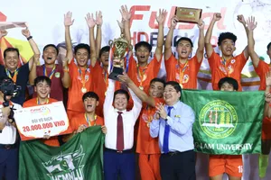 Trường Đại học Nông Lâm TPHCM đăng quang Giải futsal sinh viên TPHCM năm 2025. ẢNH: TÂM HÀ 