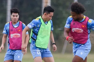 Tiền vệ Hai Long đánh giá cao Xuân Son. ẢNH: NHẬT ĐOÀN 