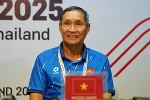 HLV Mai Đức Chung cùng đội tuyển nữ Việt Nam đã sẵn sàng cho SEA Games 33. ẢNH: HỮU THÀNH