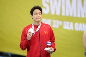 Kình ngư sinh năm 2008 Trần Văn Nguyễn Quốc đoạt huy chương bạc nội dung 200m tự do nam. ẢNH: DŨNG PHƯƠNG 