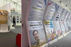 Ban tổ chức SEA Games 33 tôn vinh Hoàng Xuân Vinh. ẢNH: HỮU THÀNH 