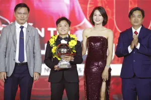 Niềm vui của đương kim Quả bóng vàng nữ Việt Nam Nguyễn Thị Bích Thùy. ẢNH: DŨNG PHƯƠNG 