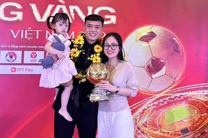 Châu Đoàn Phát cùng bà xã Phương Nhi và cô con gái đầu lòng. ẢNH: FBNV 