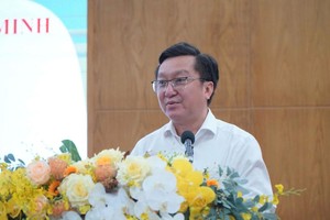 胡志明市教育与培训厅副厅长阮保国就各校为学生安排周六上午课程作出指导。