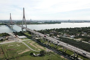 芹苴2号桥将跨越后江，位置距离现有的芹苴桥约4.5公里下游。