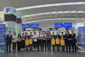 顺捷旅行社首航包机河内—黄山线。