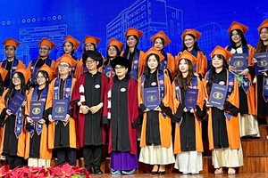 中国语文系毕业典礼。